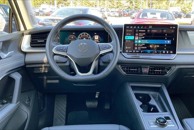 New 2025 Volkswagen Tiguan SE AWD/4WD image 18