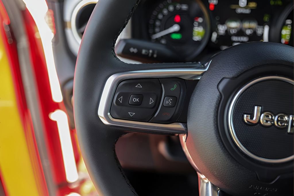 Used 2025 Jeep Wrangler Unlimited Sahara image 14