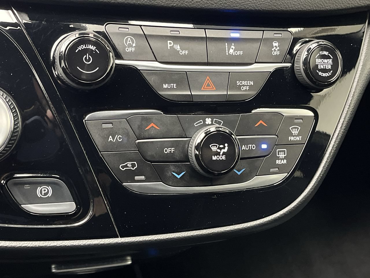 Used 2025 Chrysler Pacifica Select FWD image 22