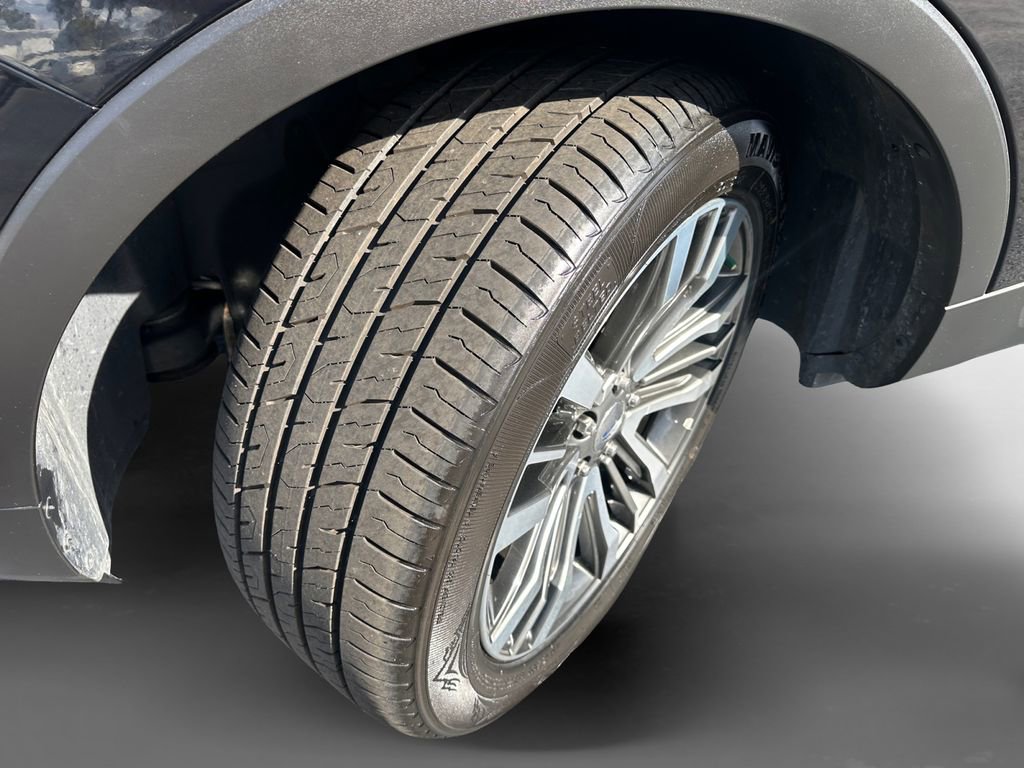 Used 2017 Ford Explorer Platinum image 9