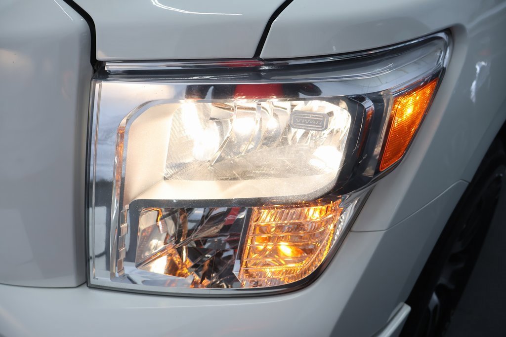Used 2022 Nissan Titan SV image 26