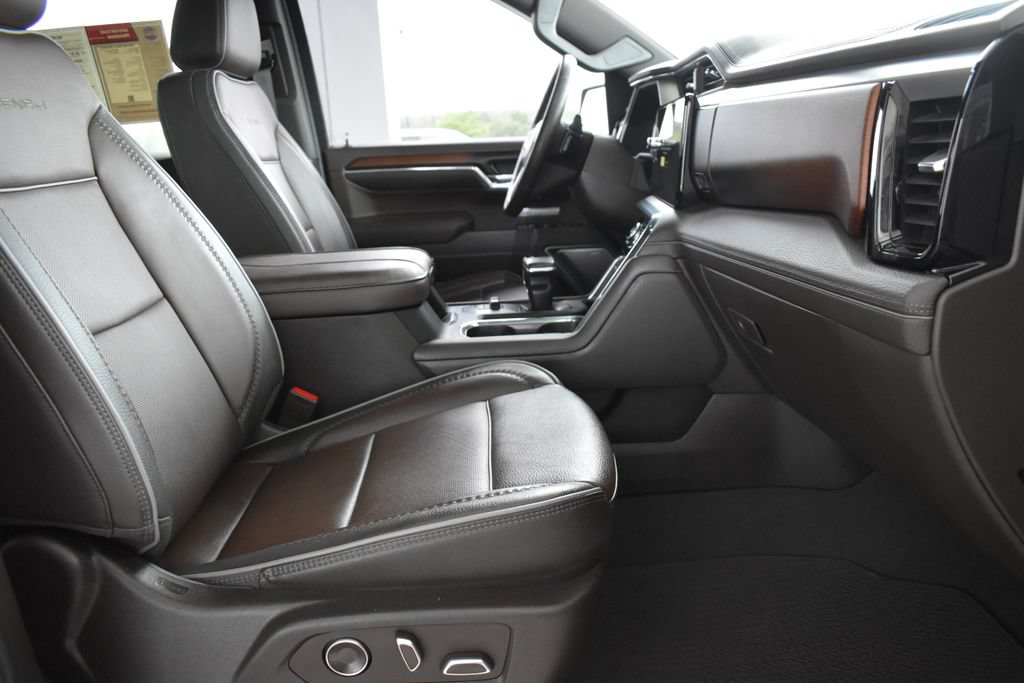 Used 2024 GMC Sierra 1500 Denali AWD/4WD image 5