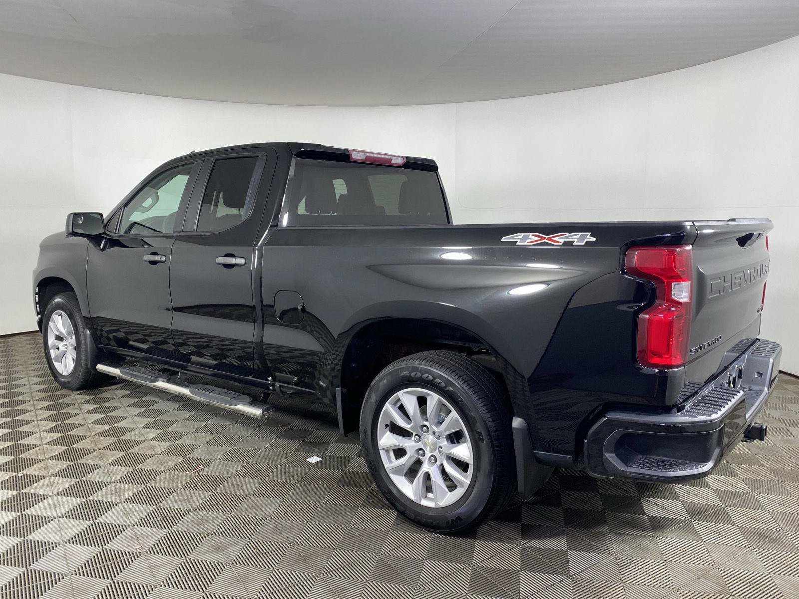 Used 2019 Chevrolet Silverado 1500 Custom w/ Custom Value Package AWD/4WD image 5