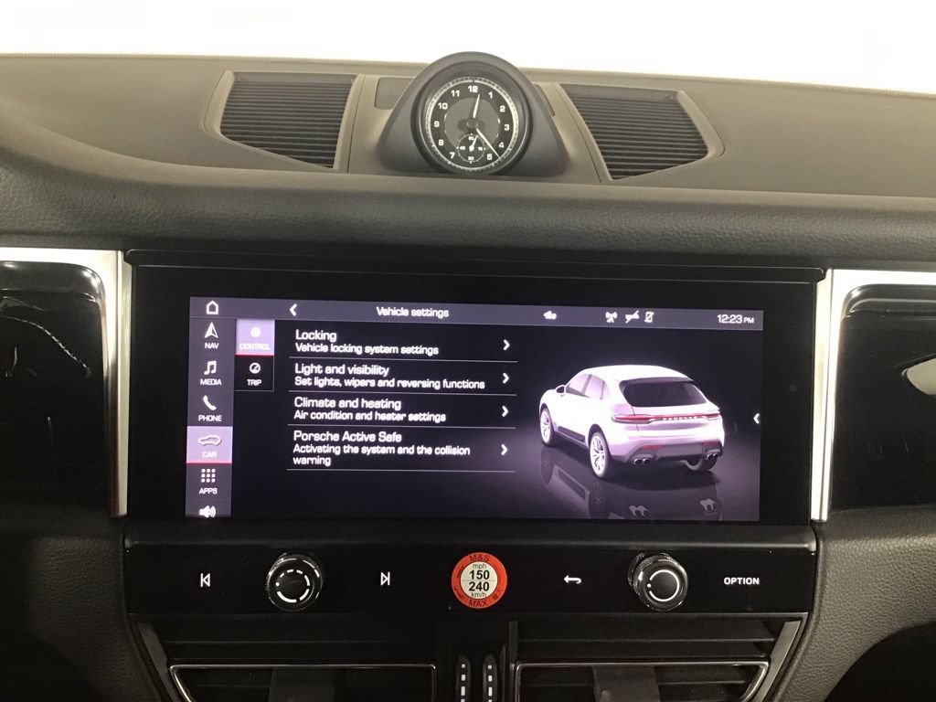 Certified 2023 Porsche Macan S AWD/4WD image 31
