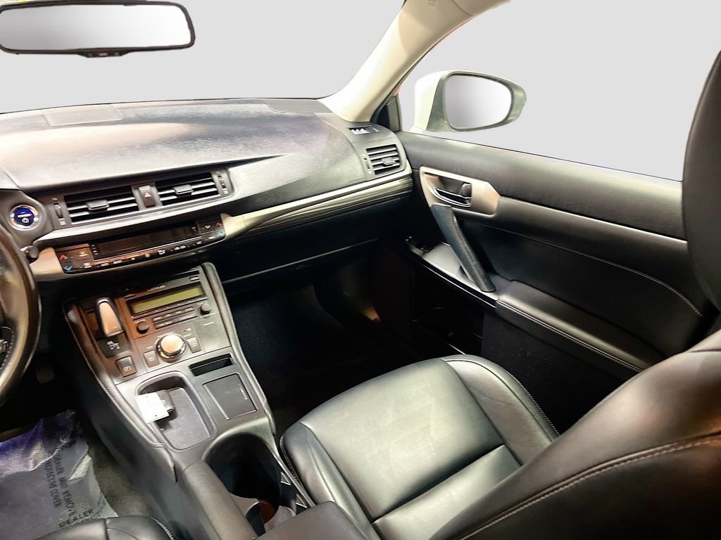 Used 2015 Lexus CT 200h image 22