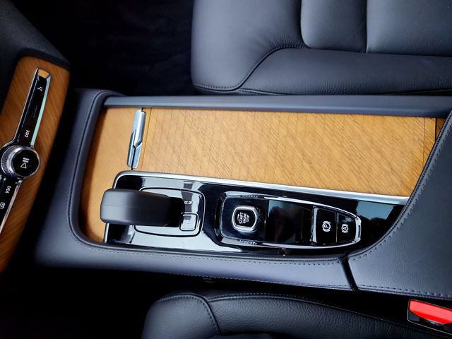 Certified 2024 Volvo XC90 T8 Plus w/ Protection Package Premier AWD/4WD image 26