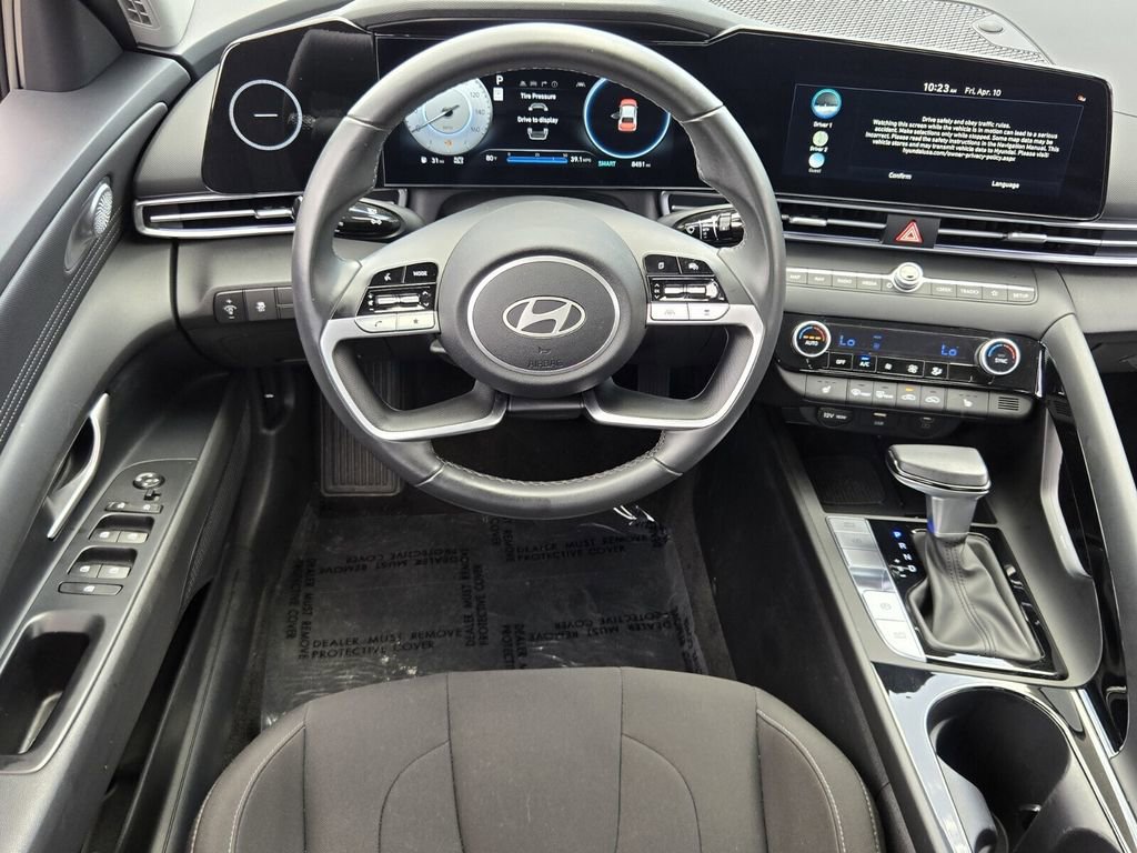 Certified 2025 Hyundai Elantra SEL FWD image 14