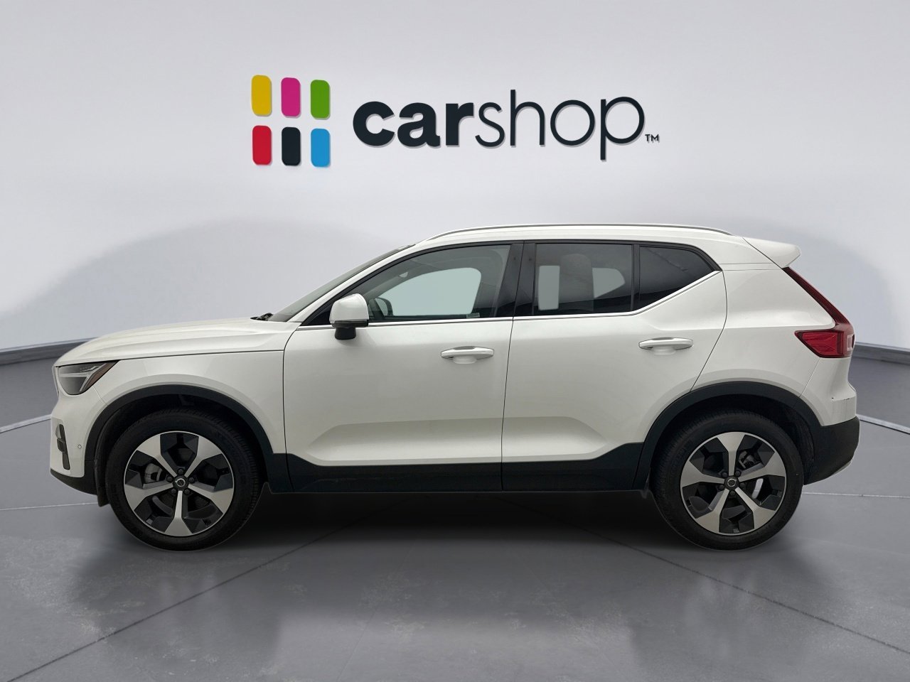 Used 2025 Volvo XC40 B5 Plus AWD/4WD image 2