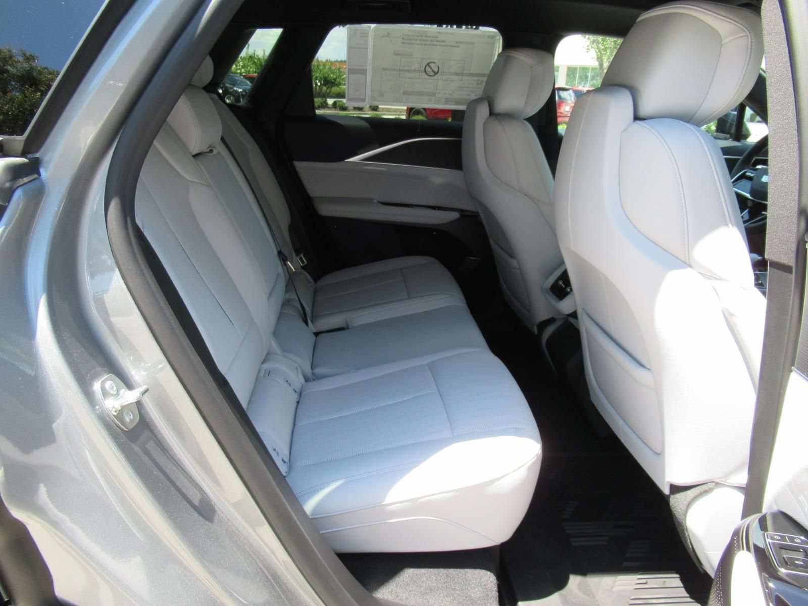 New 2026 Cadillac Lyriq Luxury RWD image 31