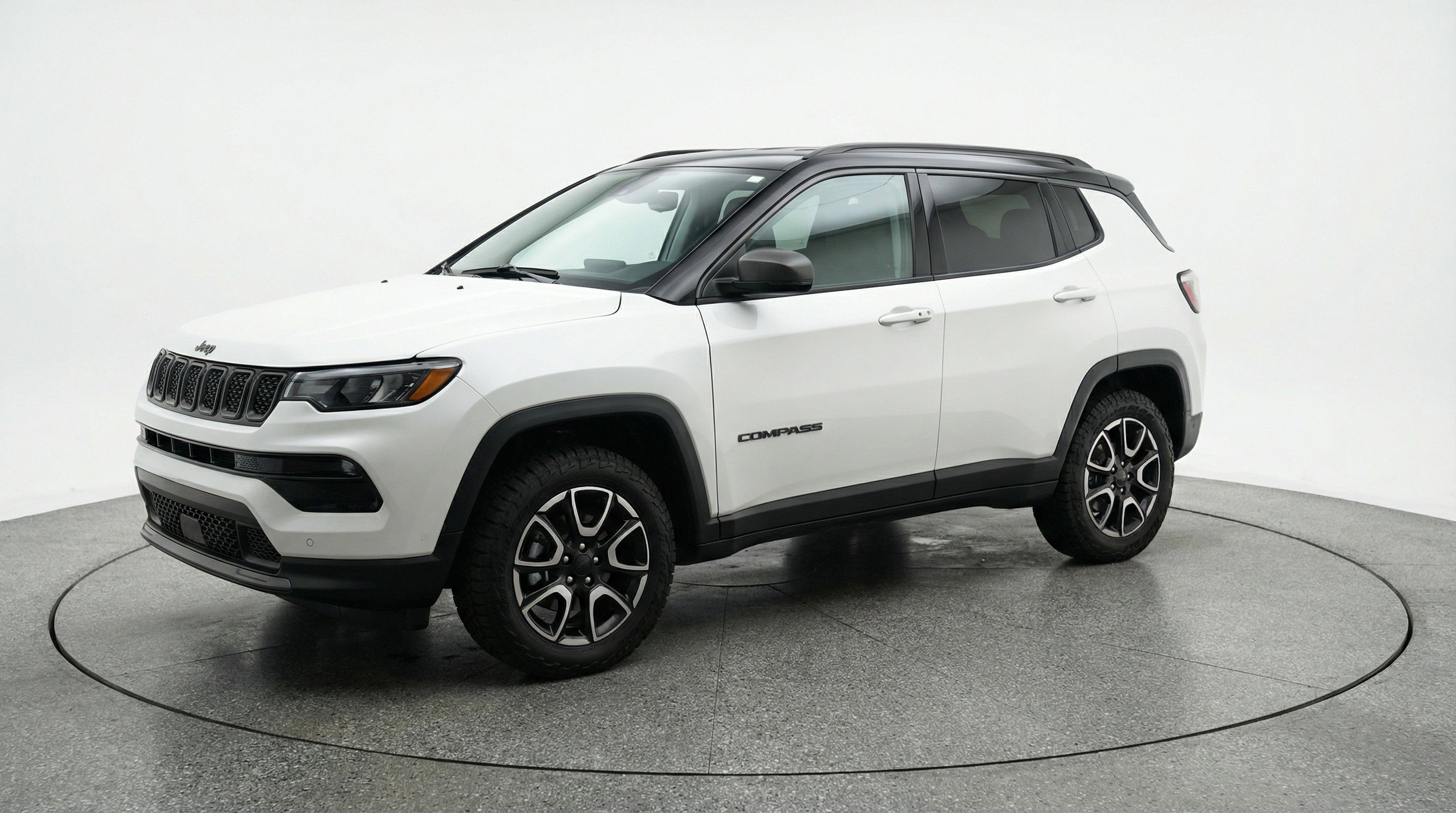 Used 2025 Jeep Compass Trailhawk AWD/4WD image 3