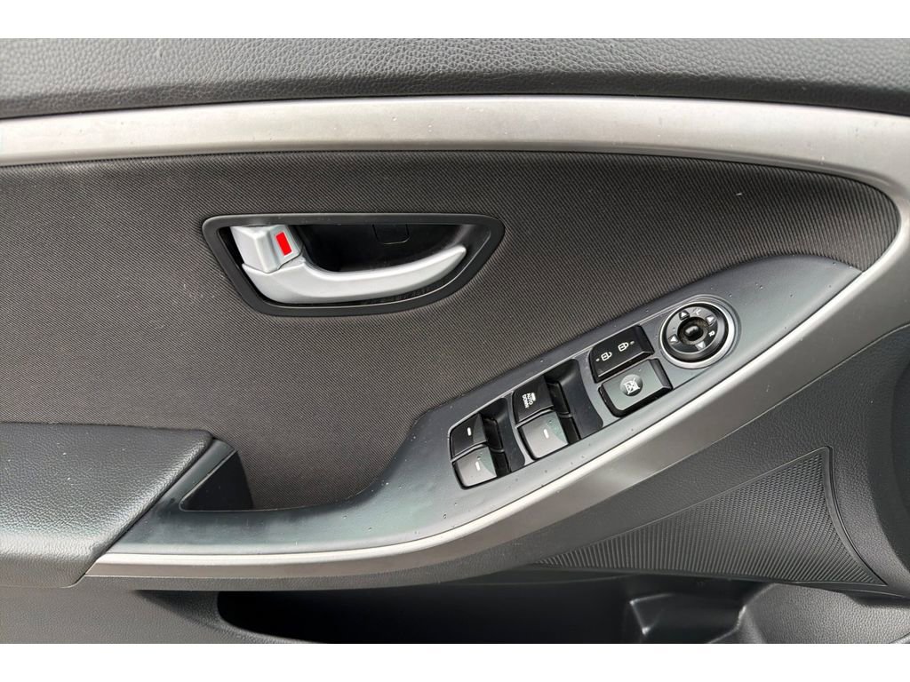 Used 2017 Hyundai Elantra GT image 13