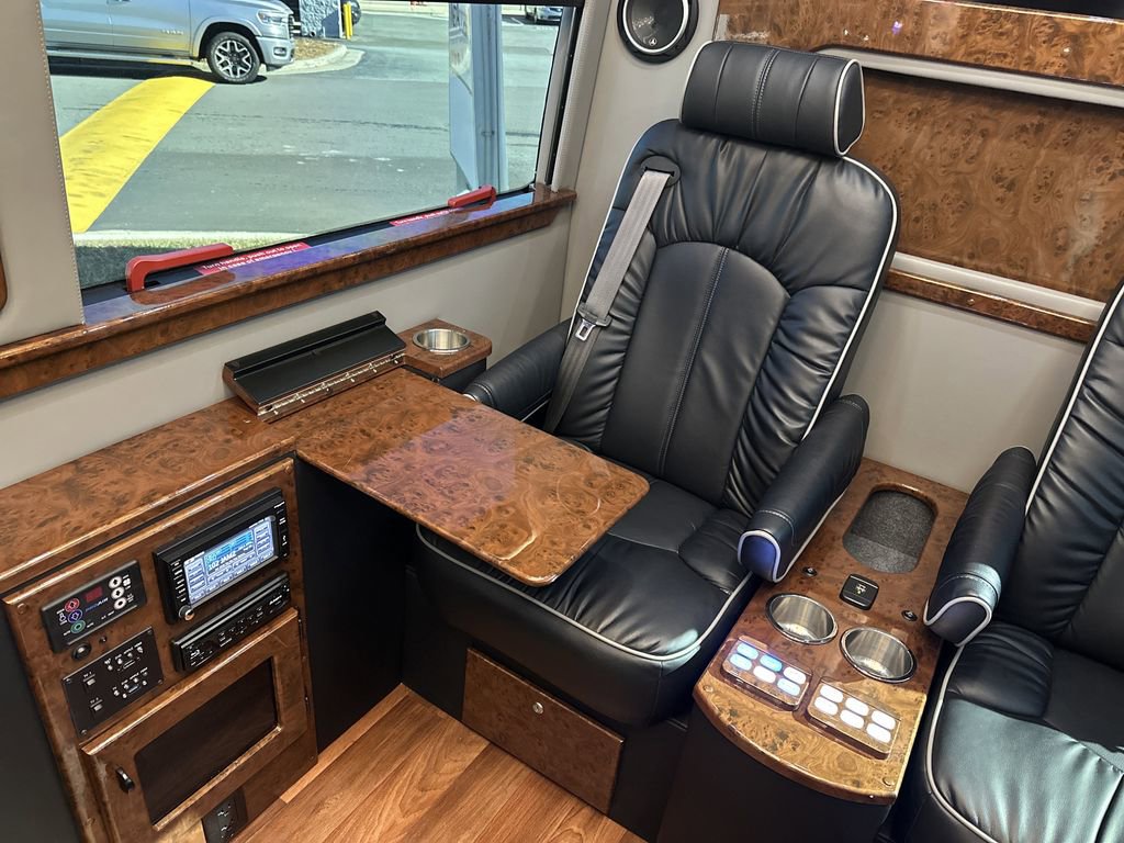 Used 2017 Mercedes-Benz Sprinter 2500 image 20