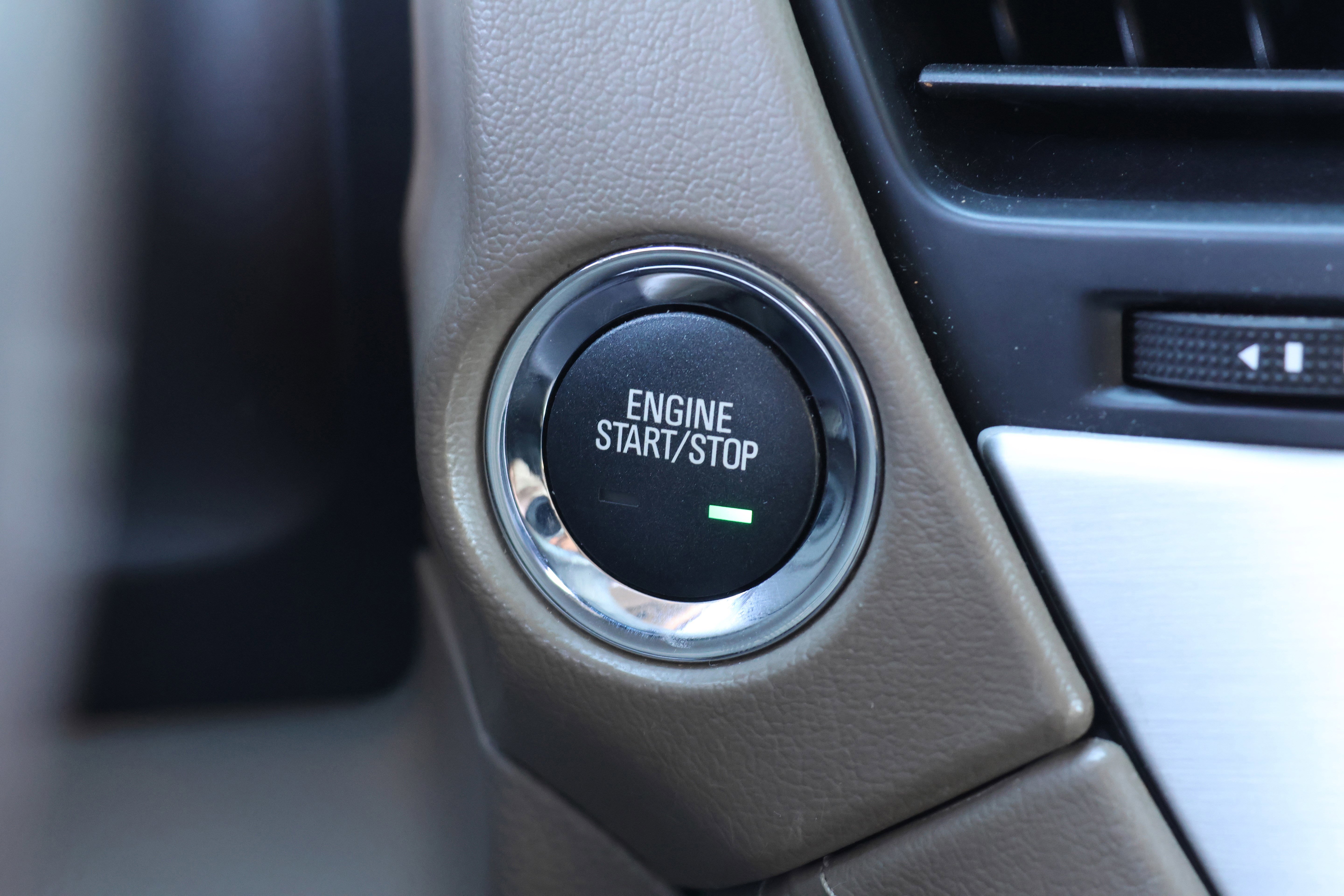 Used 2018 GMC Yukon SLT w/ Open Road Package image 25