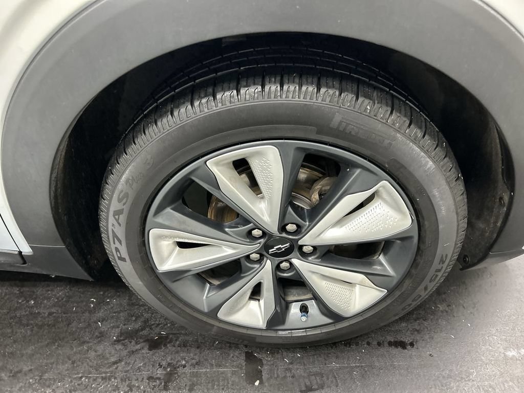 Used 2022 Chevrolet Bolt EUV LT w/ Convenience Package FWD image 8