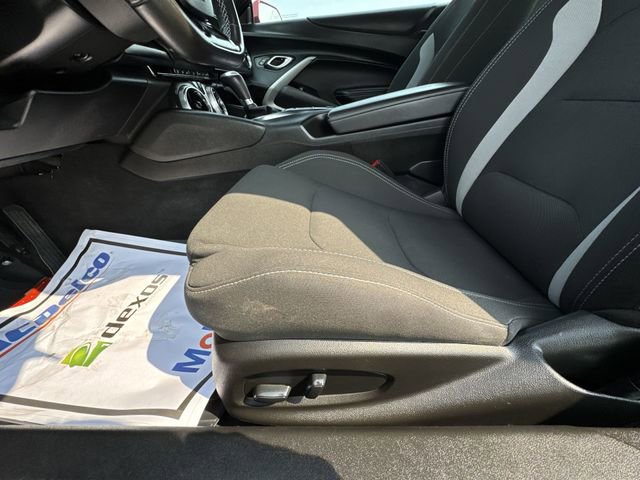 Used 2021 Chevrolet Camaro LT w/ Technology Package image 12