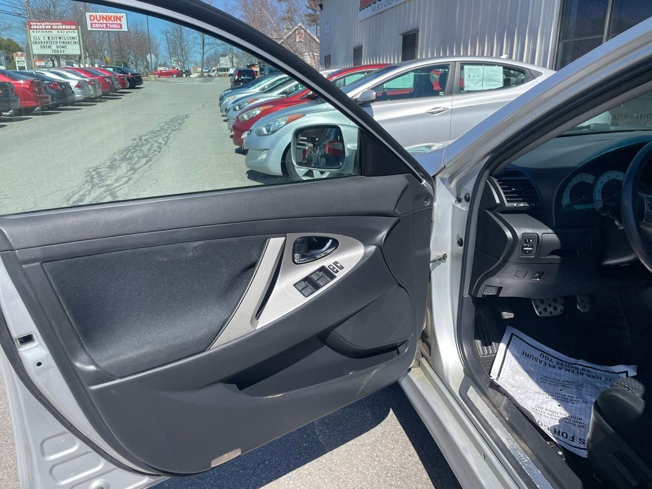 Used 2011 Toyota Camry SE w/ SE Extra-Value Pkg #1 FWD image 10