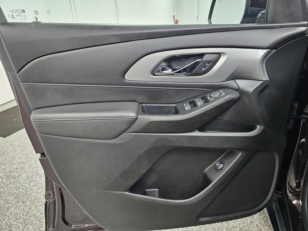 Used 2022 Chevrolet Traverse LT FWD image 13