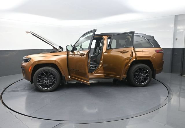 New 2026 Jeep Grand Cherokee Summit w/ Obsidian Package AWD/4WD image 38