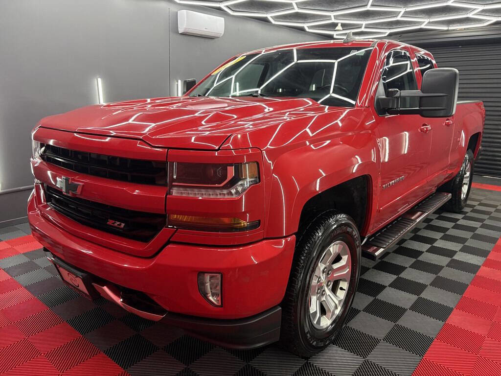 Used 2017 Chevrolet Silverado 1500 LT w/ All Star Edition AWD/4WD image 1