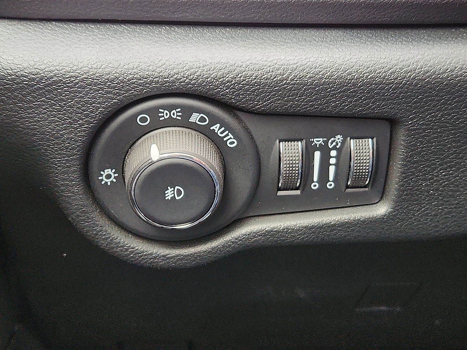 Used 2025 Chrysler Pacifica Select FWD image 19