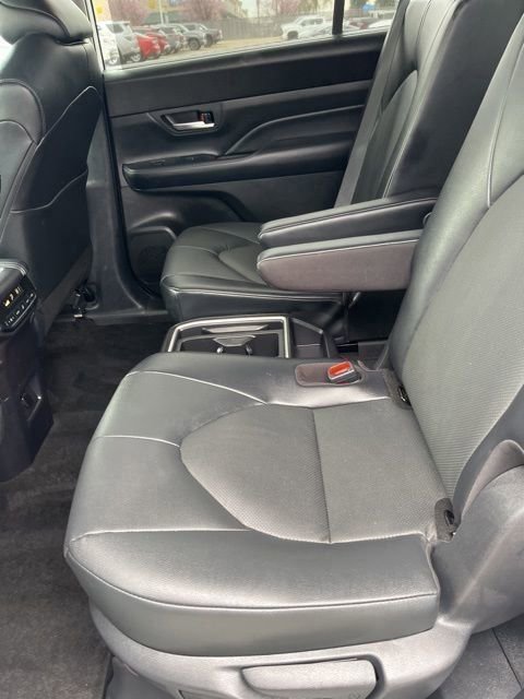 Used 2025 Toyota Grand Highlander AWD image 11