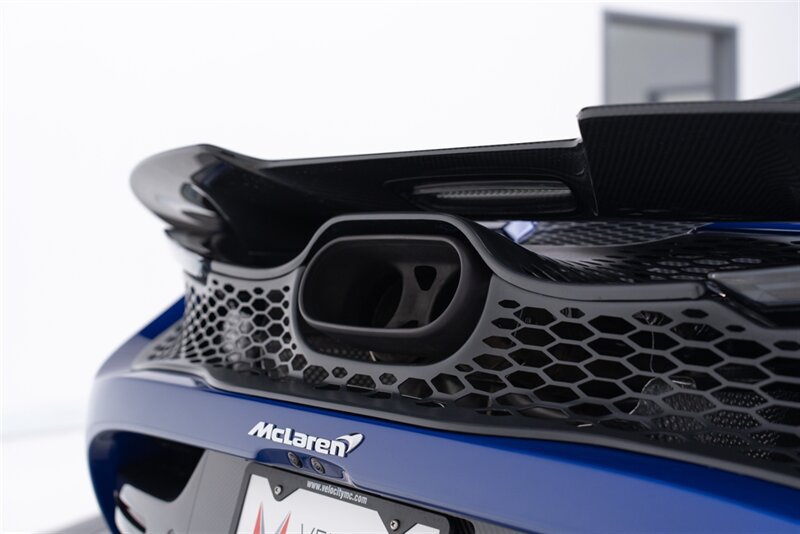 Used 2024 McLaren 750S Spider RWD image 30