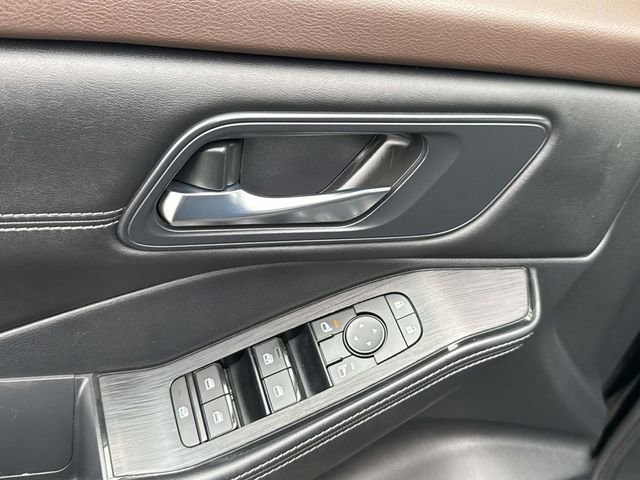 Used 2023 Nissan Rogue SV w/ SV Premium Package image 14