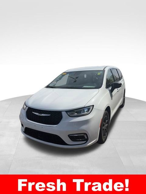 Used 2024 Chrysler Pacifica Touring-L image 1