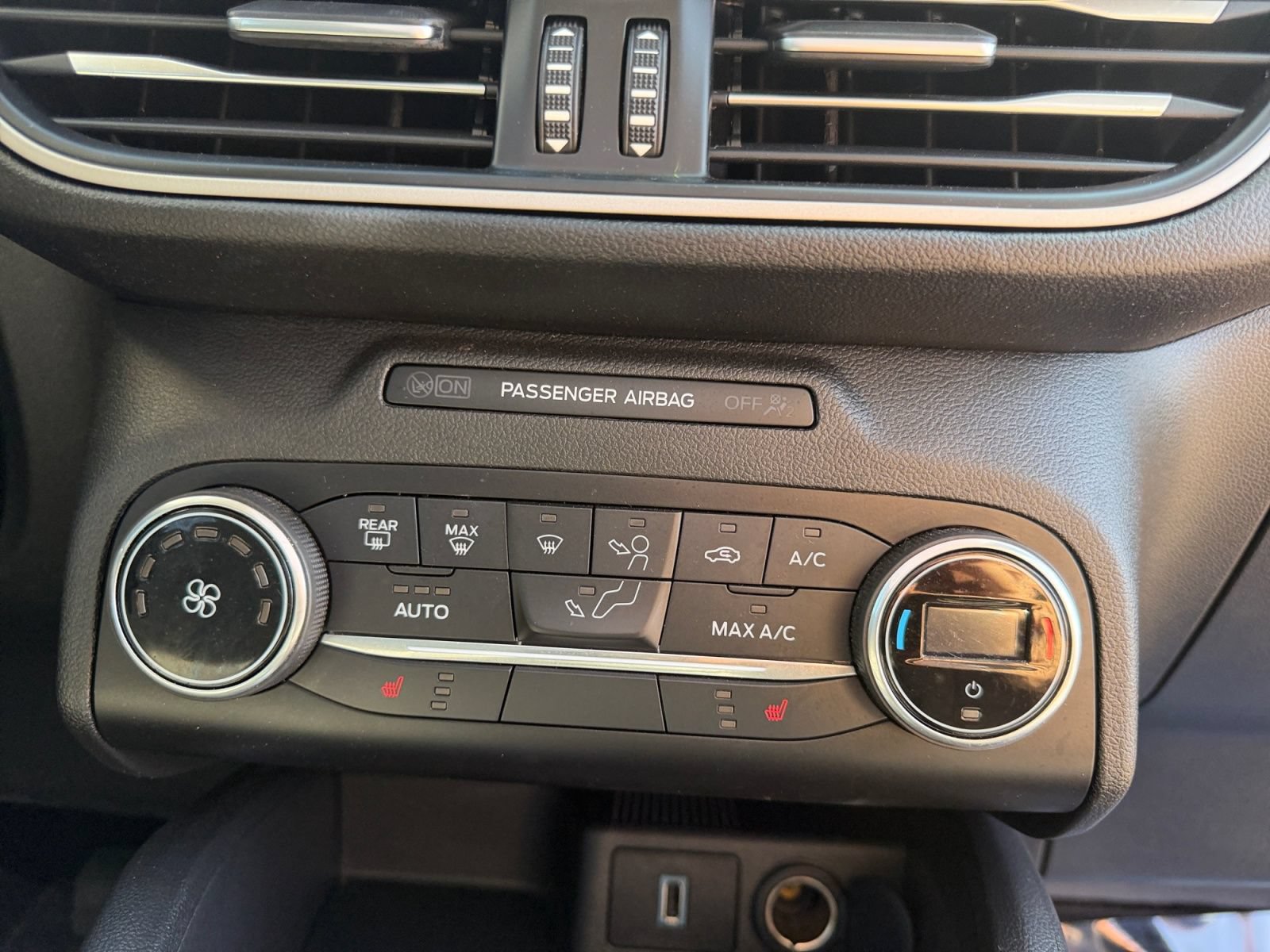 Used 2020 Ford Escape SE FWD image 16