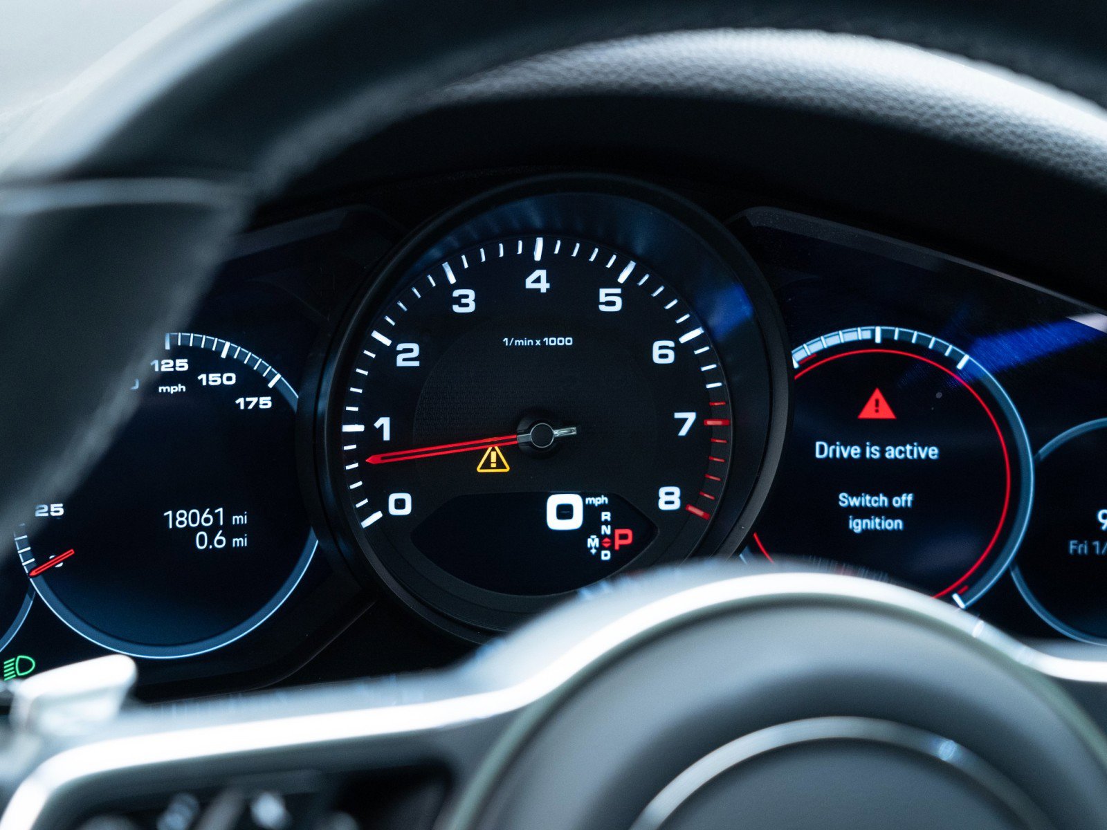 Certified 2022 Porsche Cayenne Platinum Edition image 24