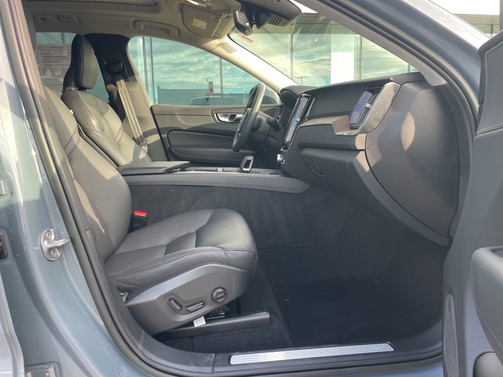Certified 2023 Volvo XC60 B5 Plus w/ Climate Package image 16