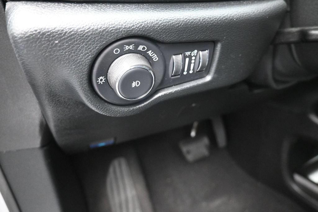 Used 2026 Chrysler Pacifica Limited w/ S Appearance Package FWD image 13
