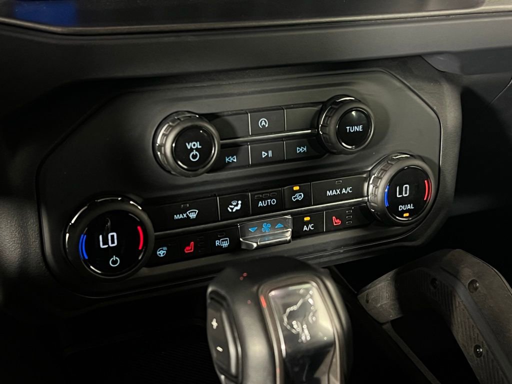 Used 2025 Ford Bronco Badlands image 12