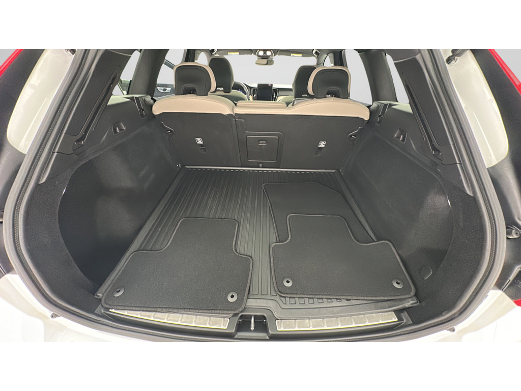 Used 2026 Volvo XC60 B5 Plus AWD/4WD image 23