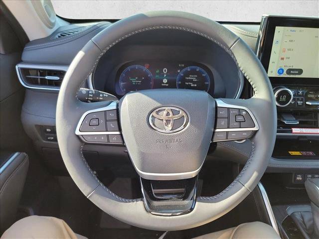 Used 2026 Toyota Highlander Platinum AWD/4WD image 19