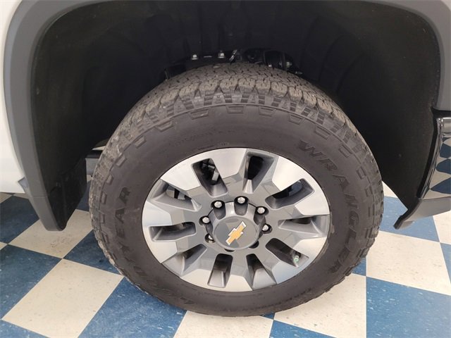 Used 2025 Chevrolet Silverado 2500 Custom w/ Custom Value Package image 10