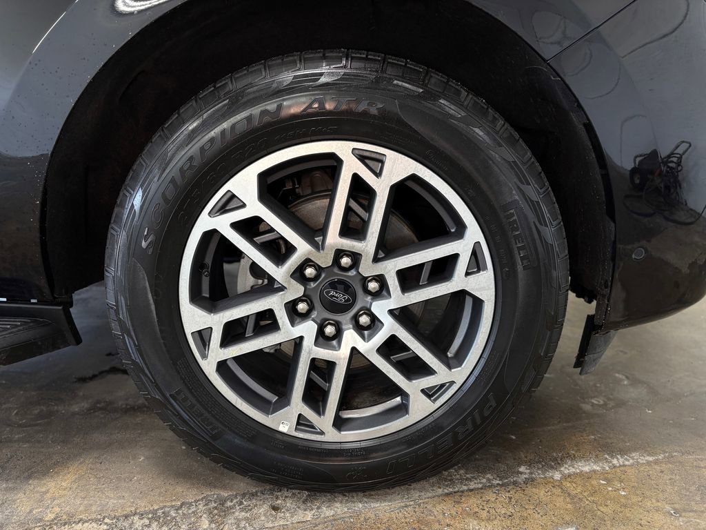 Used 2025 Ford Expedition Active image 33