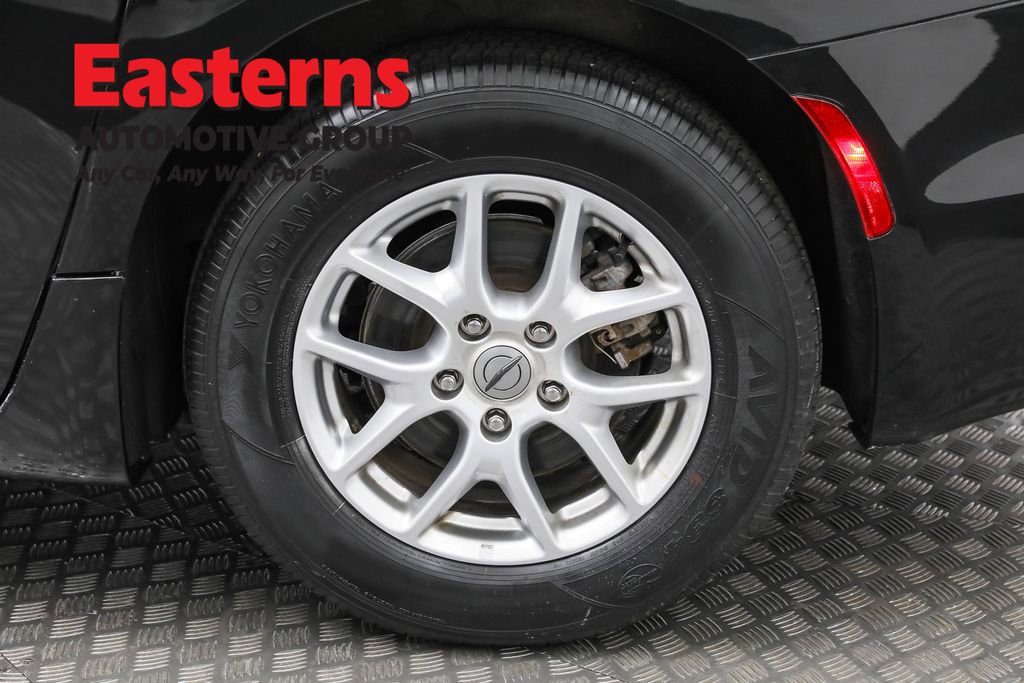 Used 2023 Chrysler Pacifica Touring-L FWD image 33