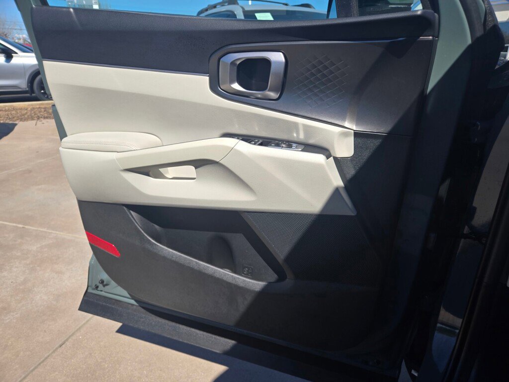 Used 2025 Kia Sorento EX image 16