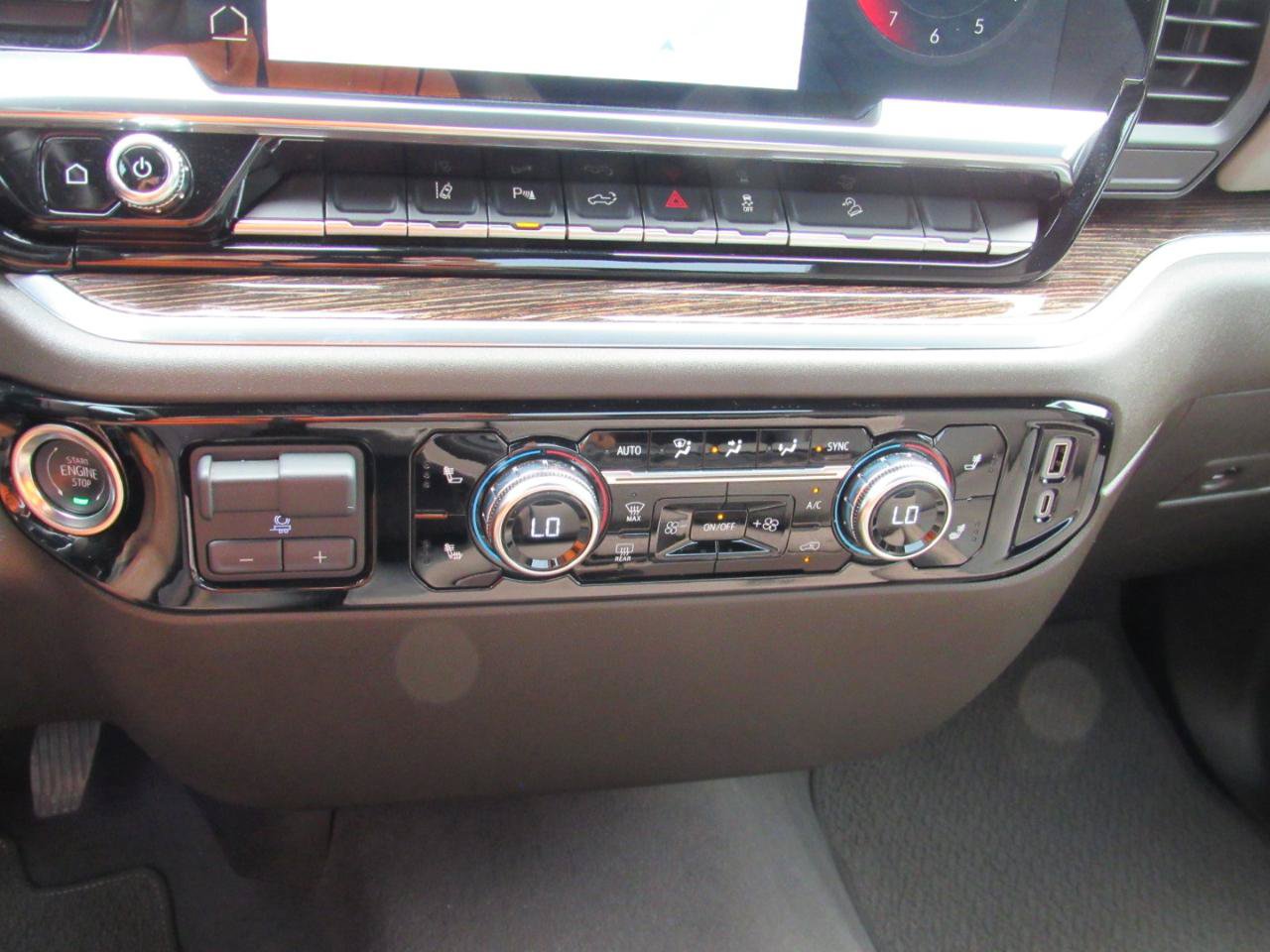 Used 2025 GMC Sierra 2500 SLE w/ SLE Convenience Package AWD/4WD image 34