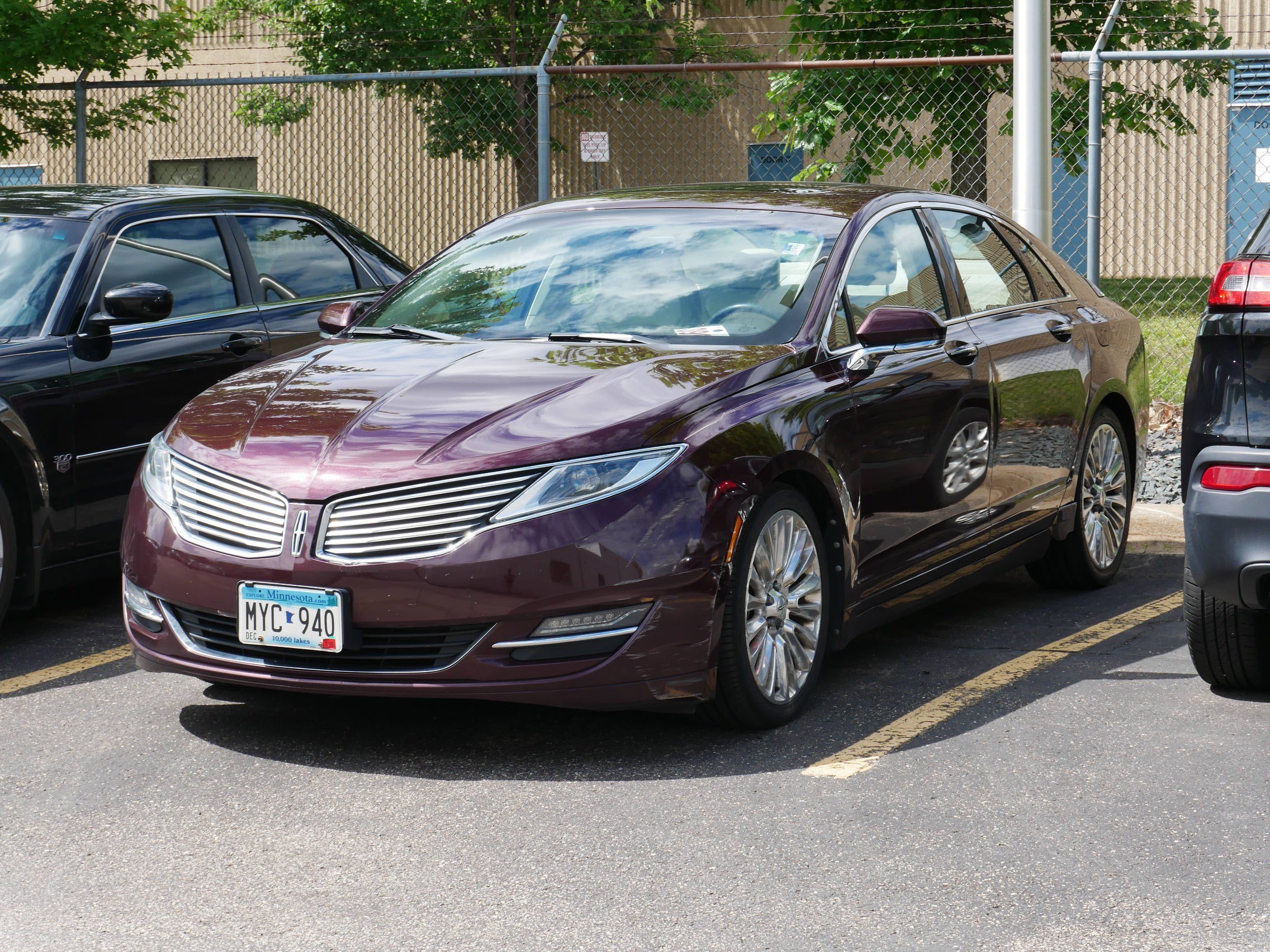 Used 2013 Lincoln MKZ FWD image 3