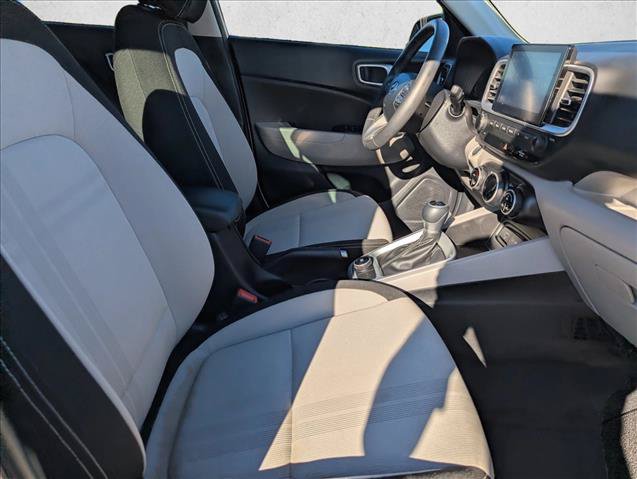 Certified 2025 Hyundai Venue SEL FWD image 28