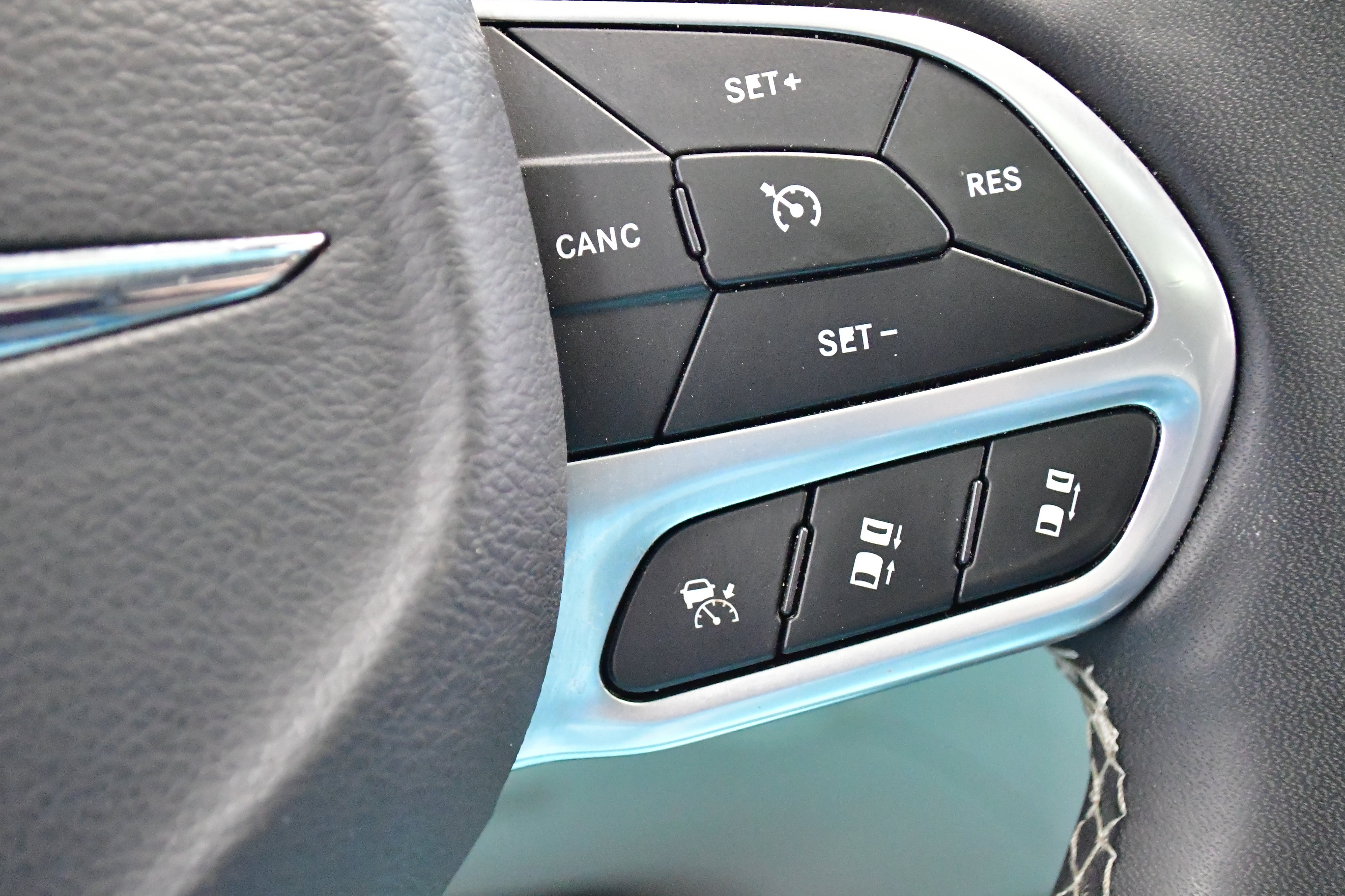Used 2023 Chrysler Pacifica Limited FWD image 26