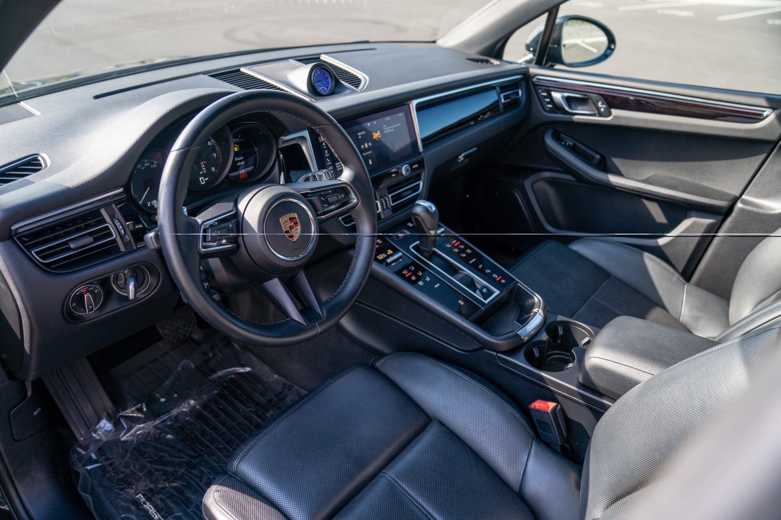 Certified 2024 Porsche Macan AWD/4WD image 4
