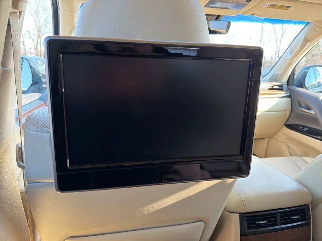Used 2020 Lexus LX 570 4WD w/ Luxury Package image 41