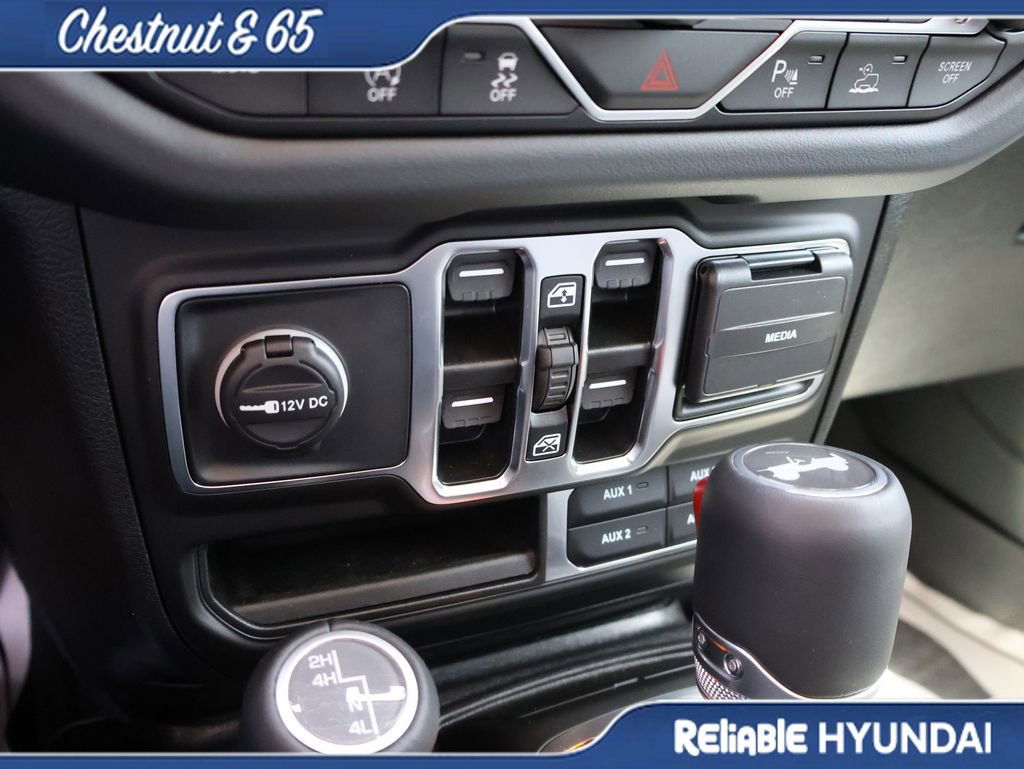 Used 2025 Jeep Wrangler Unlimited Sahara AWD/4WD image 38