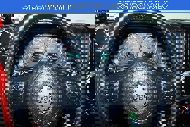 Used 2016 Jeep Wrangler Unlimited Rubicon w/ Connectivity Group image 17