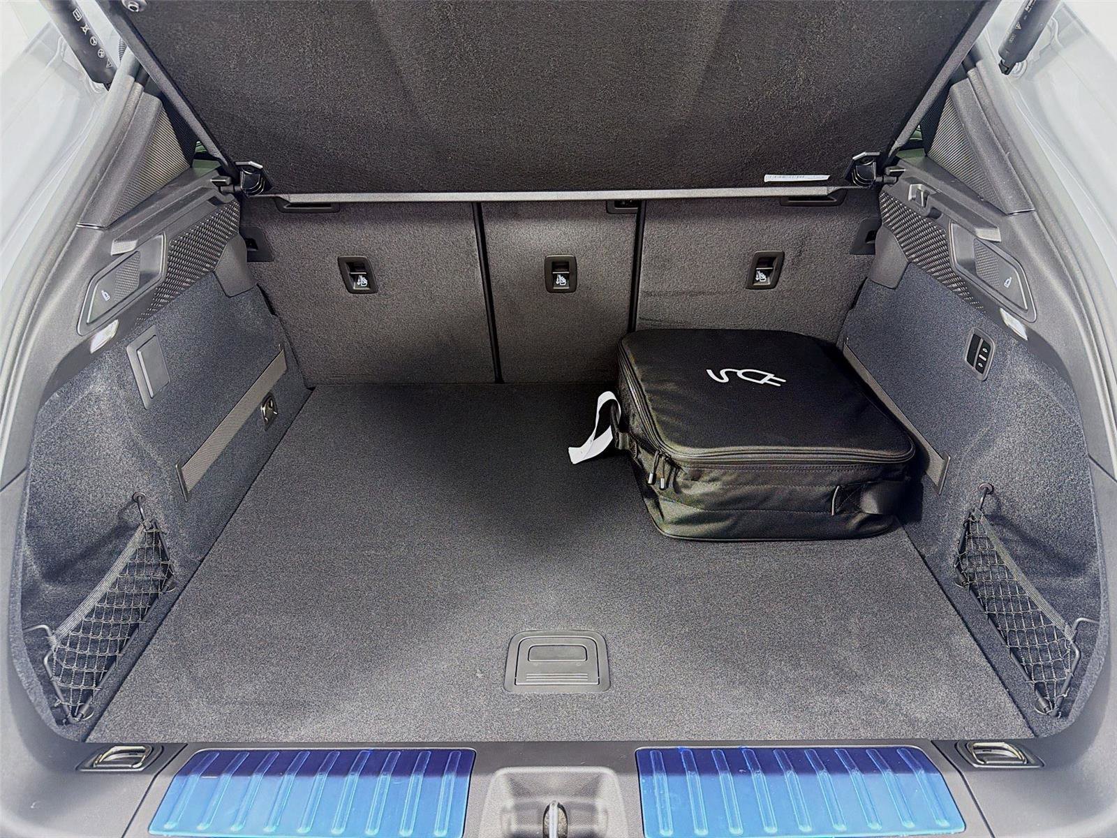 New 2025 Porsche Macan 4S Electric AWD/4WD image 19