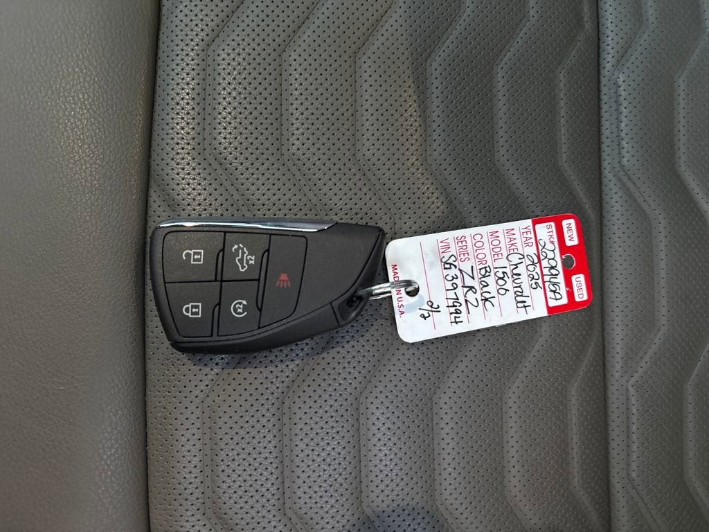 Used 2025 Chevrolet Silverado 1500 ZR2 w/ Technology Package image 31