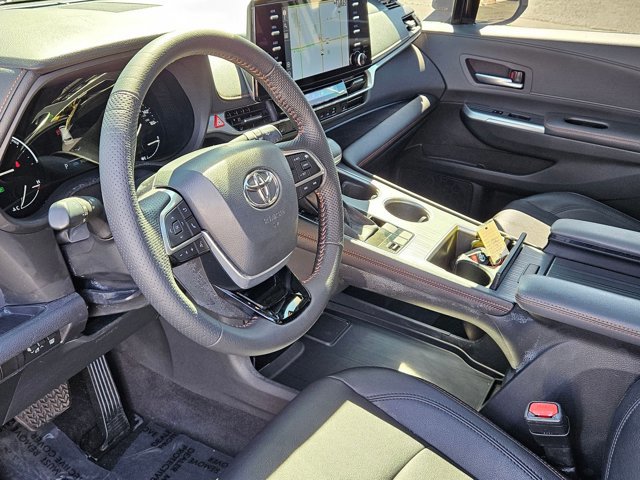 Used 2023 Toyota Sienna XSE w/ XSE Plus Package image 10